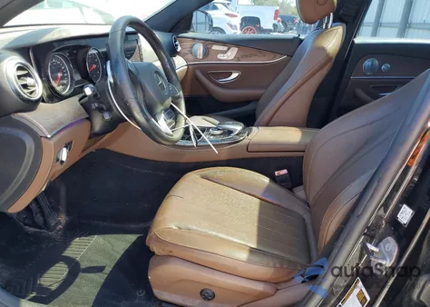 2017 Mercedes-Benz E 300 4Matic z USA, uszkodzony, nr VIN WDDZF4KB7HA045041